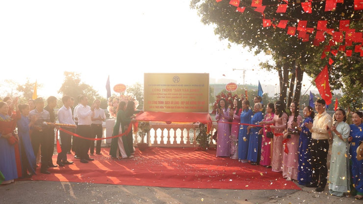 LỄ GẮN BIỂN CÔNG TRÌNH "DÂN VẬN KHÉO" CHÀO MỪNG ĐẠI HỘI ĐẢNG BỘ THÀNH PHỐ HÀ NỘI LẦN THỨ XVIII- Ảnh 6.