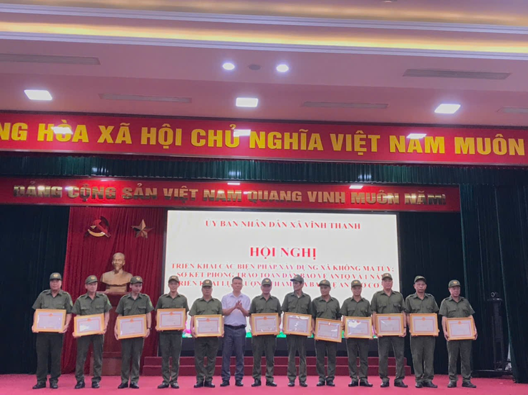 UBND xã Vĩnh Thanh tổ chức hội nghị triển khai các biện pháp xây dựng xã không ma túy; Sơ kết phong trào toàn dân bảo vệ an ninh Tổ Quốc và một năm triển khai lực lượng tham gia bảo vệ an ninh trật tự ở cơ sở.- Ảnh 9.