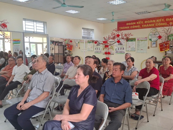 Phường Xuân Phương tổ chức Hội nghị học tập, quán triệt triển khai Nghị quyết Đại hội Đại biểu Đảng bộ phường Xuân Phương lần thứ I, nhiệm kỳ 2025 - 2030- Ảnh 7.