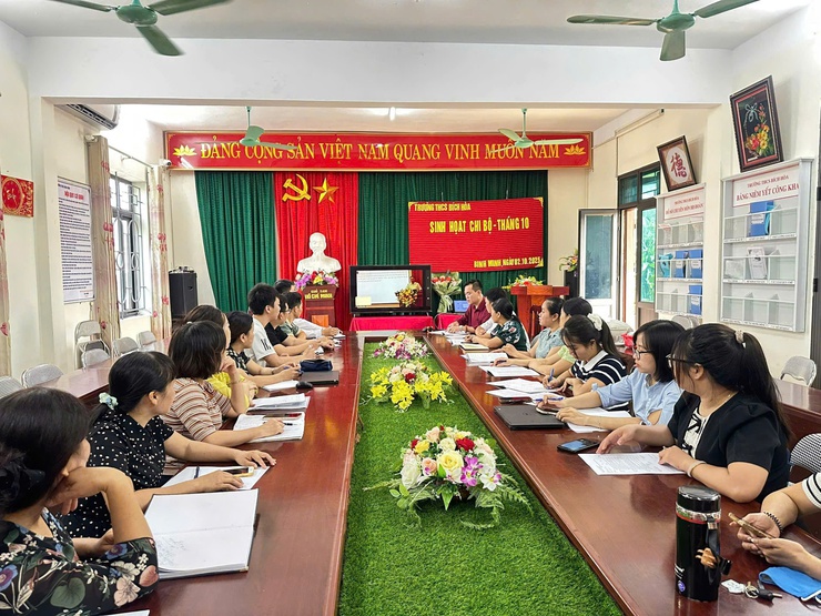 Hội nghị Học tập, quán triệt, tuyên truyền và triển khai thực hiện 04 Nghị quyết của Bộ Chính trị khoá XIII; Chỉ thị 50-CT/TW của Ban Bí thư " Về tiếp tục đổi mới và nâng cao chất lượng sinh hoạt chi bộ trong giai đoạn mới"- Ảnh 6.