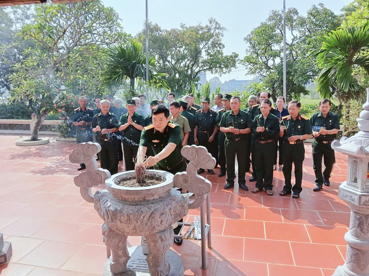HỘI CỰU CHIẾN BINH XÃ ỨNG HÒA TỔ CHỨC BUỔI NÓI CHUYỆN TRUYỀN THỐNG NHÂN KỶ NIỆM 71 NĂM GIẢI PHÓNG THỦ ĐÔ.- Ảnh 1.