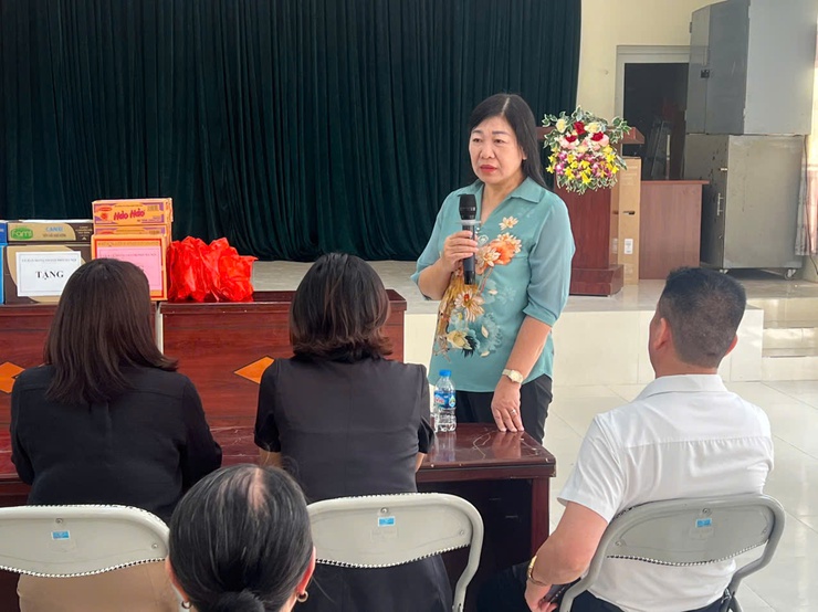 Chủ tịch UB MTTQ Việt Nam Thành phố Hà Nội thăm hỏi, tặng quà người dân phường Tây Mỗ bị ảnh hưởng do mưa bão- Ảnh 5.