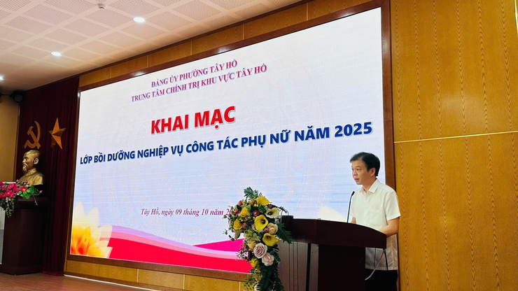 Khai mạc lớp bồi dưỡng nghiệp vụ công tác phụ nữ khu vực Tây Hồ: Nâng cao năng lực cán bộ Hội Phụ nữ - Ảnh 1.