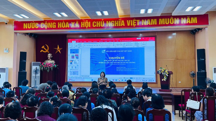 Khai mạc lớp bồi dưỡng nghiệp vụ công tác phụ nữ khu vực Tây Hồ: Nâng cao năng lực cán bộ Hội Phụ nữ - Ảnh 2.