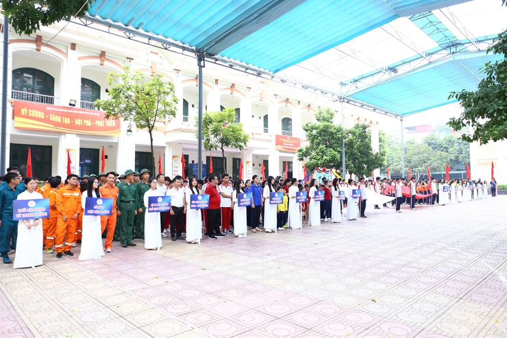 PHƯỜNG BA ĐÌNH: TỔ CHỨC THÀNH CÔNG KHAI MẠC ĐẠI HỘI THỂ DỤC THỂ THAO LẦN THỨ I NĂM 2025- Ảnh 1.