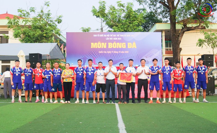 Giải bóng đá nam sân 7 Đại hội Thể dục Thể thao xã Quốc Oai lần thứ I năm 2025 khép lại thành công rực rỡ- Ảnh 34.