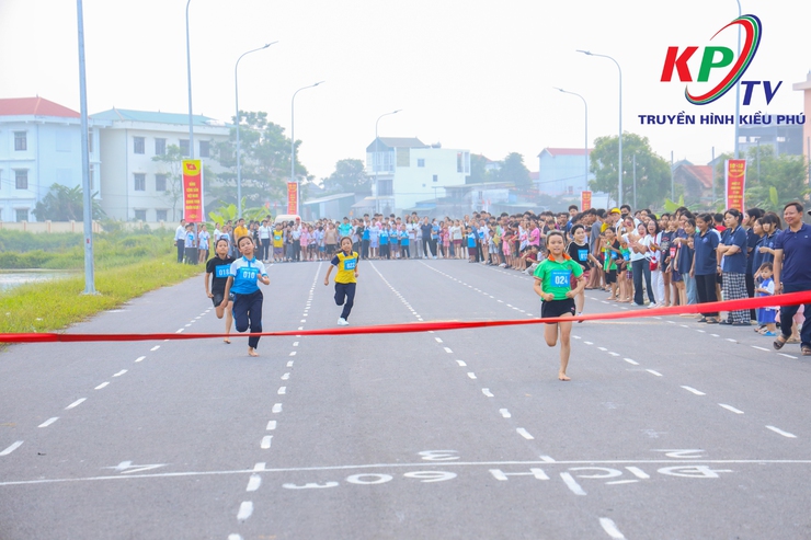Xã Kiều Phú tổ chức thành công môn thi đấu Điền kinh trong Chương trình Đại hội Thể dục Thể thao lần thứ I, năm 2025- Ảnh 6.