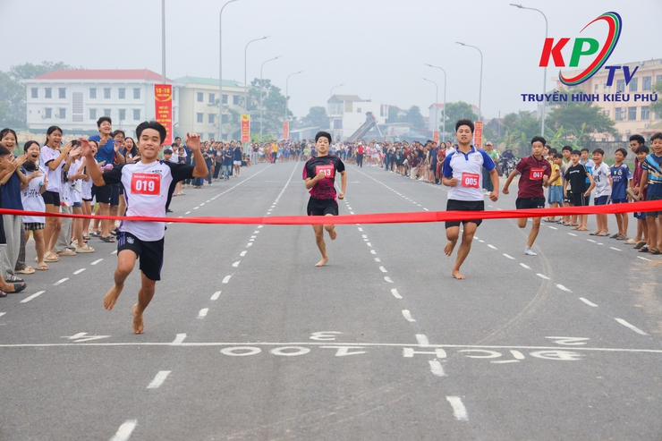 Xã Kiều Phú tổ chức thành công môn thi đấu Điền kinh trong Chương trình Đại hội Thể dục Thể thao lần thứ I, năm 2025- Ảnh 7.