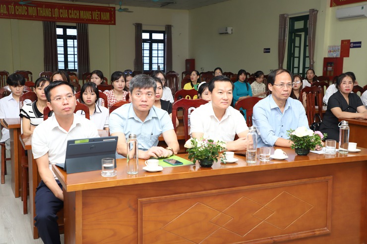 Hội nghị biểu dương trẻ em gái chăm ngoan, học giỏi trong các gia đình tiêu biểu thực hiện tốt chính sách dân số nhân ngày Quốc tế trẻ em gái 11/10- Ảnh 2.