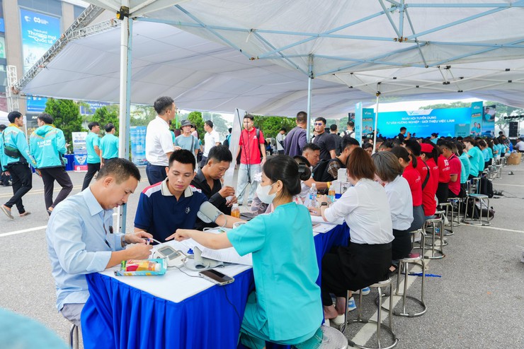 Ngày hội tuyển dụng phường Phúc Lợi năm 2025- Ảnh 6.