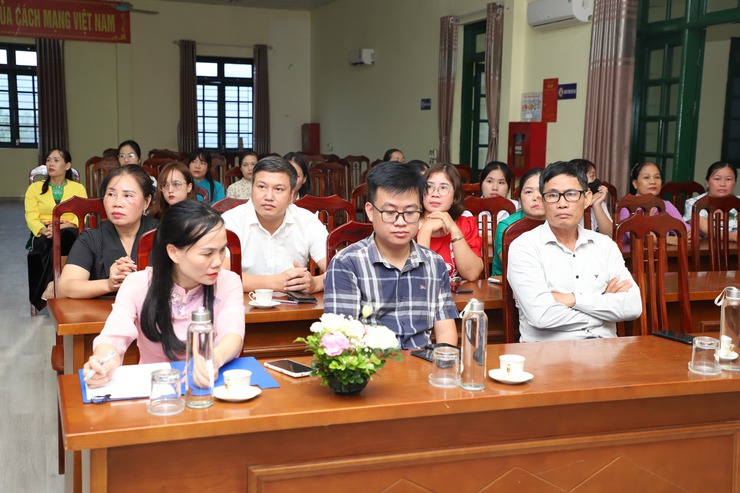 Hội nghị biểu dương trẻ em gái chăm ngoan, học giỏi trong các gia đình tiêu biểu thực hiện tốt chính sách dân số nhân ngày Quốc tế trẻ em gái 11/10- Ảnh 7.