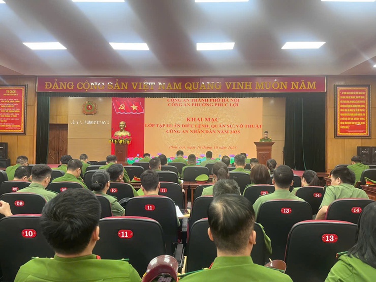 Khai mạc lớp tập huấn điều lệnh, quân sự, võ thuật Công an Nhân dân năm 2025- Ảnh 1.