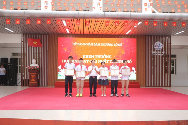 Phường Bồ Đề: Lan tỏa phong trào khuyến học, khuyến tài, xây dựng xã hội học tập tiêu biểu của Thủ đô năm 2025- Ảnh 4.