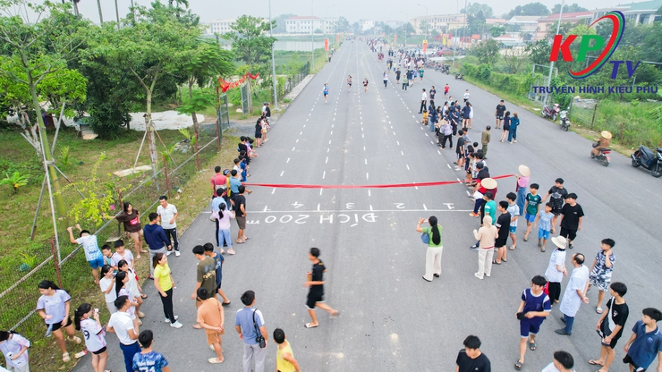 Xã Kiều Phú tổ chức thành công môn thi đấu Điền kinh trong Chương trình Đại hội Thể dục Thể thao lần thứ I, năm 2025- Ảnh 2.