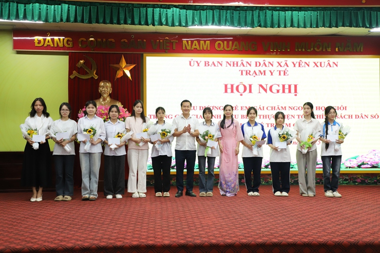 Hội nghị biểu dương trẻ em gái chăm ngoan, học giỏi trong các gia đình tiêu biểu thực hiện tốt chính sách dân số nhân ngày Quốc tế trẻ em gái 11/10- Ảnh 5.