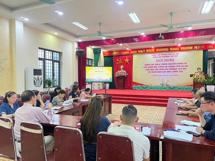 PHƯỜNG TÂY MỖ TỔ CHỨC HỘI NGHỊ TẬP HUẤN NGHIỆP VỤ THU THẬP THÔNG TIN PHIẾU BẢNG KÊ TỔNG ĐIỀU TRA KINH TẾ NĂM 2026- Ảnh 1.