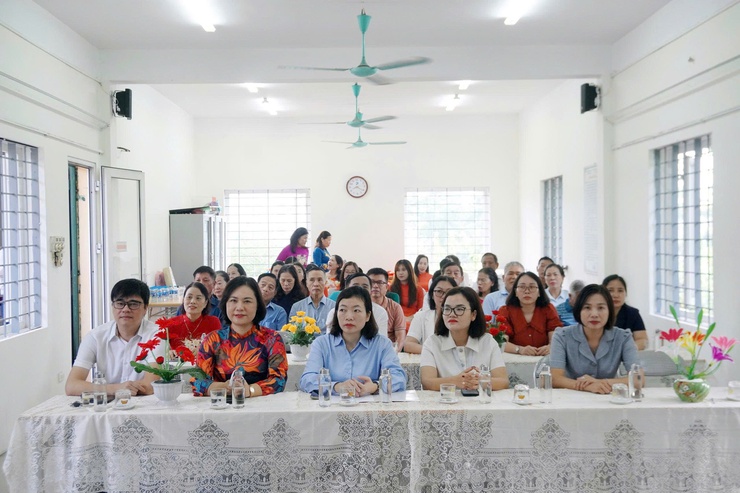 Ban Công tác Mặt trận Tổ dân phố số 11 tổ chức lễ khánh thành và gắn biển mô hình “Nhà văn hóa tổ dân phố Sáng - Xanh - Sạch - Đẹp”- Ảnh 4.