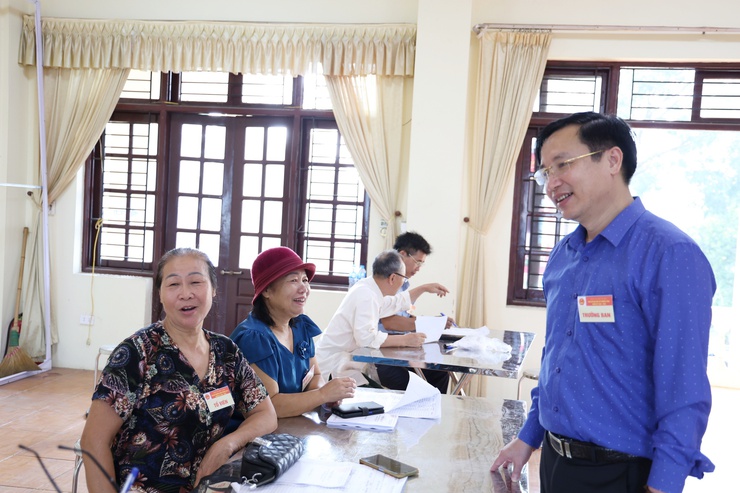 Xã Phú Nghĩa: Cử tri đại diện hộ gia đình hăng hái tham gia bầu cử Trưởng thôn nhiệm kỳ 2025 – 2028- Ảnh 5.