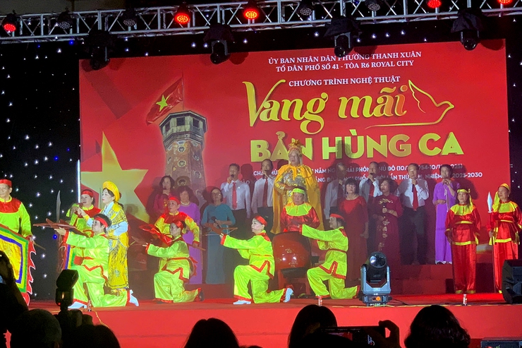Chương trình nghệ thuật chào mừng Đại hội Đảng bộ Thành phố và 71 năm Ngày Giải phóng Thủ đô- Ảnh 4.