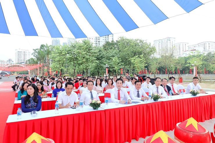 Gắn biển công trình Công viên Cầu Giấy: Công trình tiêu biểu chào mừng kỷ niệm 71 năm Ngày giải phóng Thủ đô (10/10/1954 - 10/10/2025) và chào mừng Đại hội đại biểu Đảng bộ thành phố Hà Nội lần thứ XVIII- Ảnh 4.
