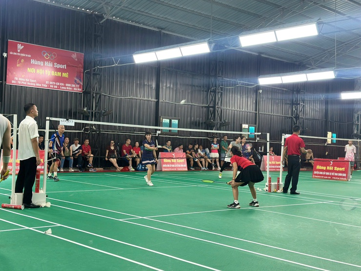 Giải cầu lông trong khuôn khổ Đại hội Thể dục thể thao phường Bồ Đề lần thứ I

- Ảnh 3.