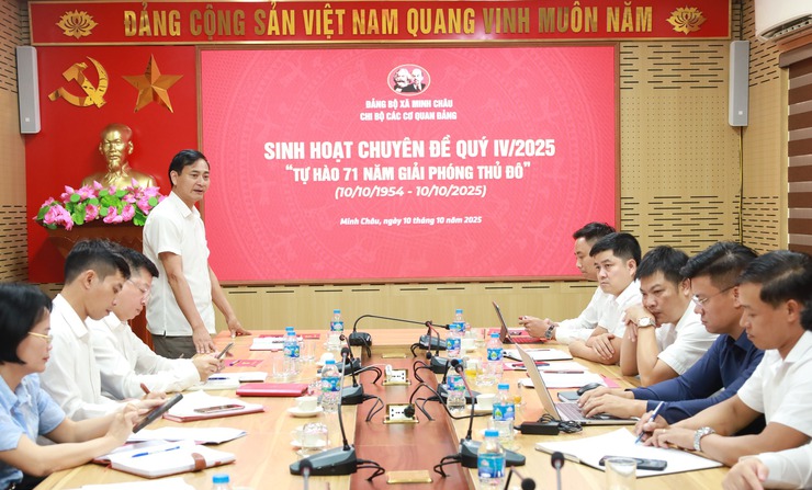 Chi bộ các cơ quan Đảng xã Minh Châu đã tổ chức sinh hoạt chuyên đề quý IV với chủ đề: “Kỷ niệm 71 năm Ngày Giải phóng Thủ đô (10/10/1954 – 10/10/2025)”.- Ảnh 1.