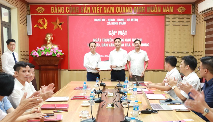 Công ty Cổ phần Đầu tư Thương mại & Phát triển Công nghệ FSI đã có buổi làm việc với lãnh đạo xã Minh Châu về thúc đẩy chuyển đổi số tại địa phương- Ảnh 4.