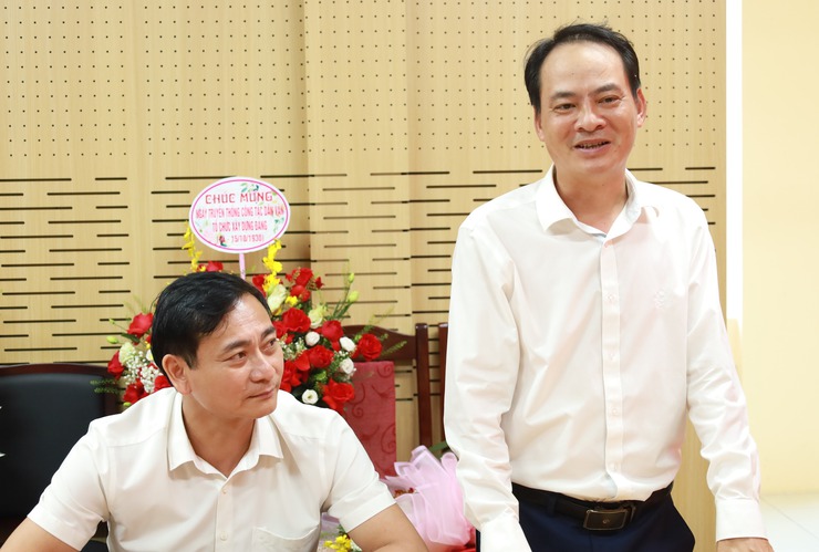 Công ty Cổ phần Đầu tư Thương mại & Phát triển Công nghệ FSI đã có buổi làm việc với lãnh đạo xã Minh Châu về thúc đẩy chuyển đổi số tại địa phương- Ảnh 2.