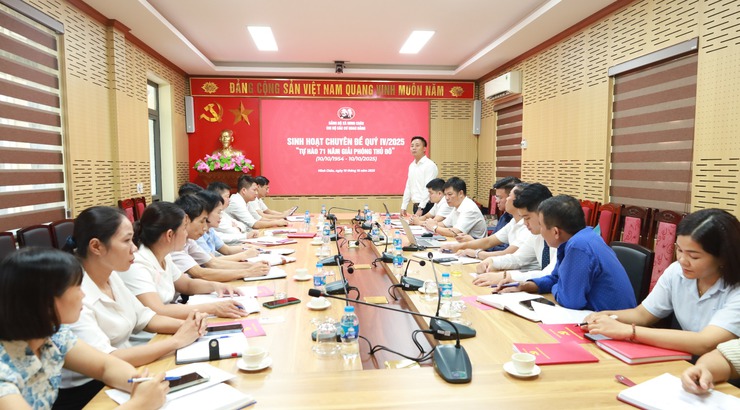Chi bộ các cơ quan Đảng xã Minh Châu đã tổ chức sinh hoạt chuyên đề quý IV với chủ đề: “Kỷ niệm 71 năm Ngày Giải phóng Thủ đô (10/10/1954 – 10/10/2025)”.- Ảnh 6.
