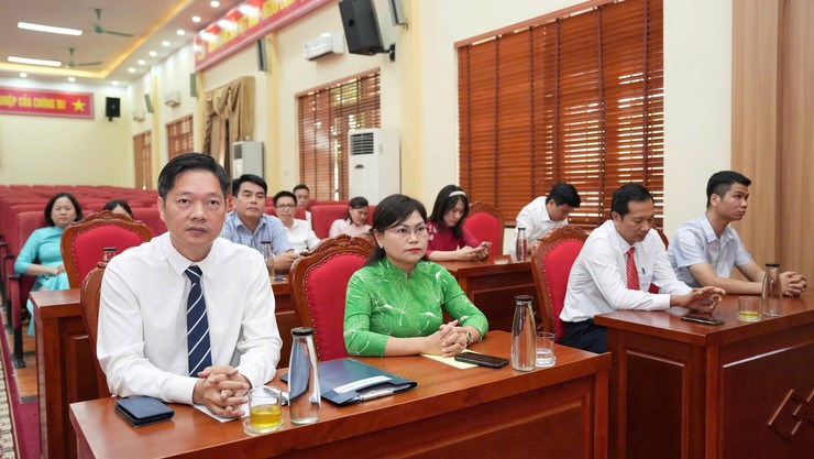 Đảng uỷ xã tổ chức gặp mặt kỷ niệm 95 năm Ngày truyền thống các ngành tổ chức xây dựng Đảng, công tác Dân vận của Đảng, Văn phòng cấp uỷ và 77 năm ngày truyền thống ngành Kiểm tra của Đảng- Ảnh 1.
