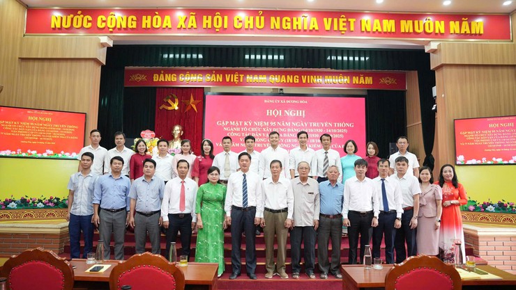Đảng uỷ xã tổ chức gặp mặt kỷ niệm 95 năm Ngày truyền thống các ngành tổ chức xây dựng Đảng, công tác Dân vận của Đảng, Văn phòng cấp uỷ và 77 năm ngày truyền thống ngành Kiểm tra của Đảng- Ảnh 9.
