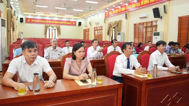 Đảng uỷ xã tổ chức gặp mặt kỷ niệm 95 năm Ngày truyền thống các ngành tổ chức xây dựng Đảng, công tác Dân vận của Đảng, Văn phòng cấp uỷ và 77 năm ngày truyền thống ngành Kiểm tra của Đảng- Ảnh 2.