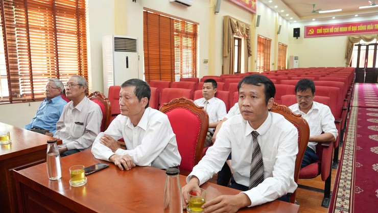 Đảng uỷ xã tổ chức gặp mặt kỷ niệm 95 năm Ngày truyền thống các ngành tổ chức xây dựng Đảng, công tác Dân vận của Đảng, Văn phòng cấp uỷ và 77 năm ngày truyền thống ngành Kiểm tra của Đảng- Ảnh 3.