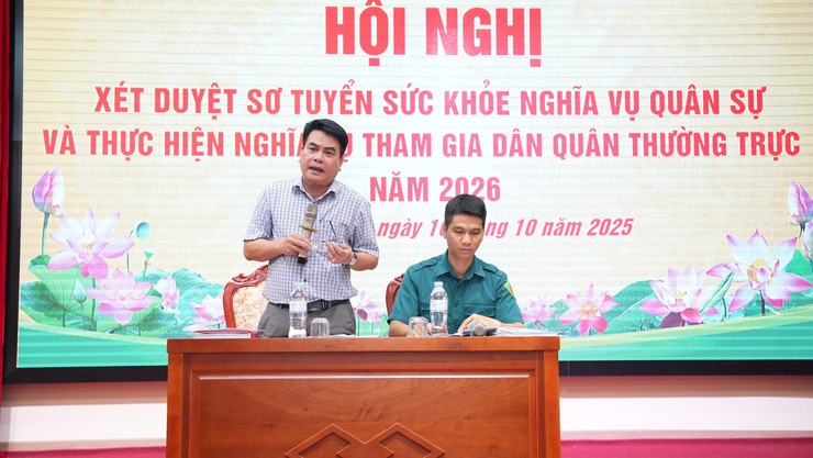 Hội đồng nghĩa vụ Quân sự xã họp xét duyệt sơ tuyển sức khoẻ nghĩa vụ Quân sự và thực hiện nghĩa vụ Công an nhân dân năm 2026, lực lượng Dân quân thường trực- Ảnh 2.