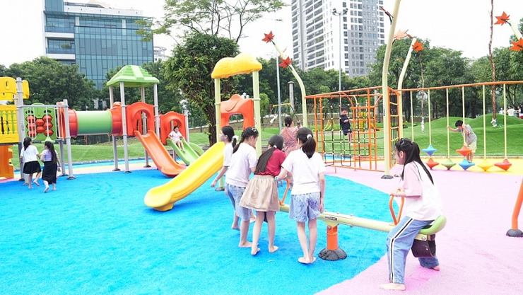 Gắn biển công trình Công viên Cầu Giấy: Công trình tiêu biểu chào mừng kỷ niệm 71 năm Ngày giải phóng Thủ đô (10/10/1954 - 10/10/2025) và chào mừng Đại hội đại biểu Đảng bộ thành phố Hà Nội lần thứ XVIII- Ảnh 12.