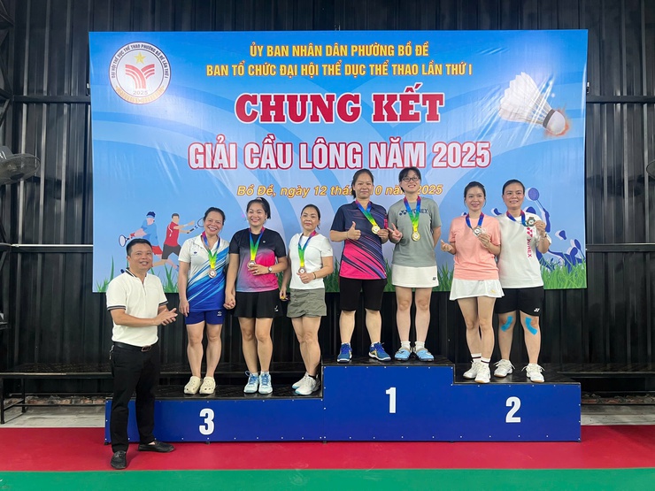 Giải cầu lông trong khuôn khổ Đại hội Thể dục thể thao phường Bồ Đề lần thứ I

- Ảnh 4.