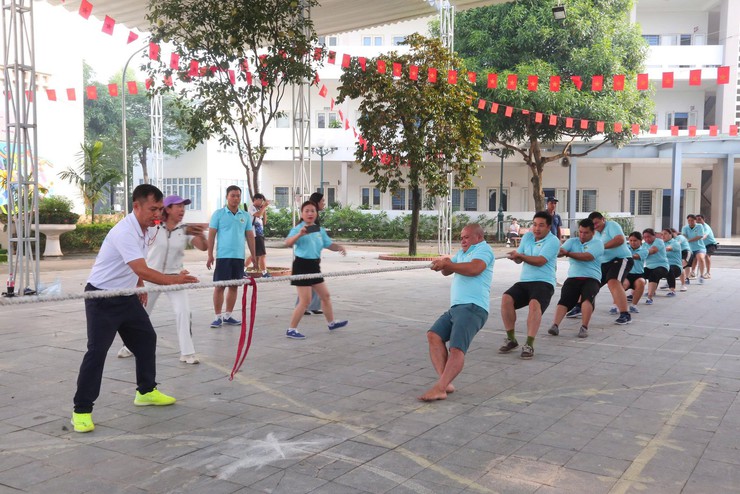 Sôi nổi Giải Kéo co, Cầu lông Đại hội Thể dục Thể thao phường Dương Nội lần thứ I- Ảnh 1.