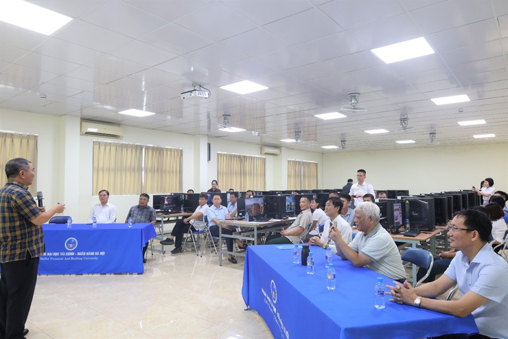 Mê Linh khai giảng lớp bồi dưỡng "Bình dân học vụ số": Đưa Trí tuệ nhân tạo AI và kỹ năng số tới từng cán bộ cơ sở- Ảnh 1.