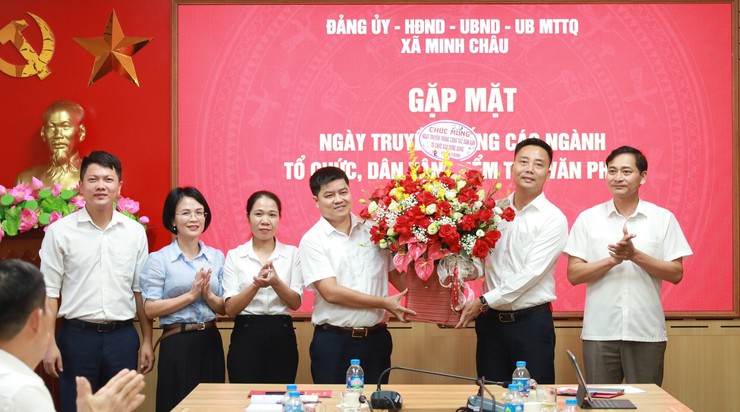 Đảng ủy – HĐND – UBND – Ủy ban MTTQ xã Minh Châu tổ chức buổi gặp mặt kỷ niệm Ngày truyền thống các ngành Tổ chức, Dân vận, Kiểm tra, Văn phòng- Ảnh 2.