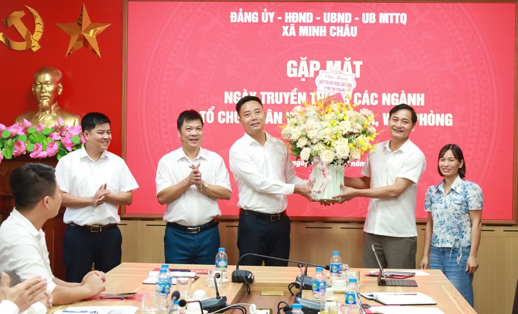Đảng ủy – HĐND – UBND – Ủy ban MTTQ xã Minh Châu tổ chức buổi gặp mặt kỷ niệm Ngày truyền thống các ngành Tổ chức, Dân vận, Kiểm tra, Văn phòng- Ảnh 1.