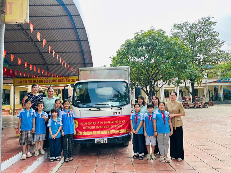 TẤM LÒNG THIÊN LỘC HƯỚNG VỀ MIỀN BẮC: 10 CHUYẾN XE NGHĨA TÌNH CỦA KHỐI GIÁO DỤC CHÍNH THỨC KHỞI HÀNH- Ảnh 34.