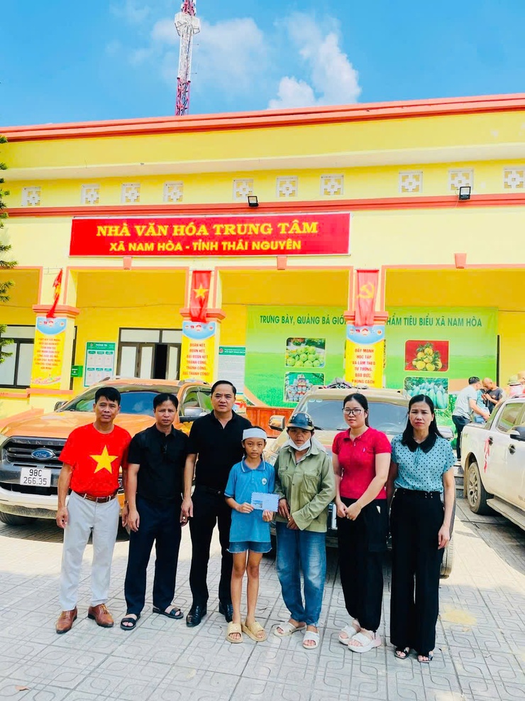 TẤM LÒNG THIÊN LỘC HƯỚNG VỀ MIỀN BẮC: 10 CHUYẾN XE NGHĨA TÌNH CỦA KHỐI GIÁO DỤC CHÍNH THỨC KHỞI HÀNH- Ảnh 6.