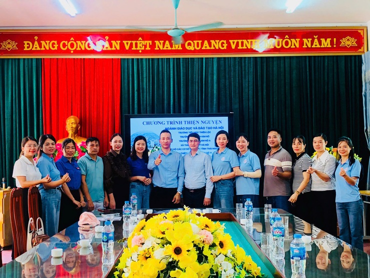 TẤM LÒNG THIÊN LỘC HƯỚNG VỀ MIỀN BẮC: 10 CHUYẾN XE NGHĨA TÌNH CỦA KHỐI GIÁO DỤC CHÍNH THỨC KHỞI HÀNH- Ảnh 23.