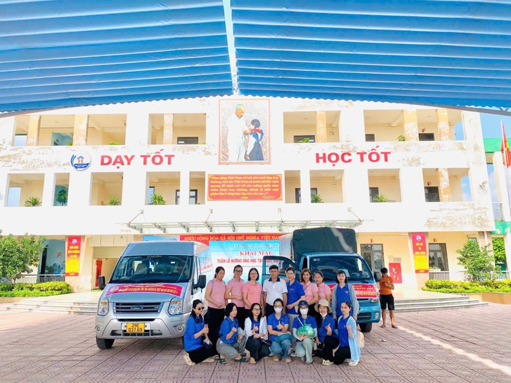 TẤM LÒNG THIÊN LỘC HƯỚNG VỀ MIỀN BẮC: 10 CHUYẾN XE NGHĨA TÌNH CỦA KHỐI GIÁO DỤC CHÍNH THỨC KHỞI HÀNH- Ảnh 3.