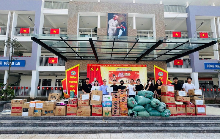 TẤM LÒNG THIÊN LỘC HƯỚNG VỀ MIỀN BẮC: 10 CHUYẾN XE NGHĨA TÌNH CỦA KHỐI GIÁO DỤC CHÍNH THỨC KHỞI HÀNH- Ảnh 28.