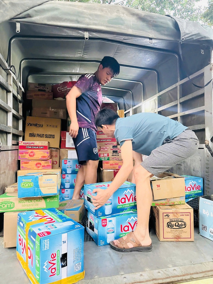 TẤM LÒNG THIÊN LỘC HƯỚNG VỀ MIỀN BẮC: 10 CHUYẾN XE NGHĨA TÌNH CỦA KHỐI GIÁO DỤC CHÍNH THỨC KHỞI HÀNH- Ảnh 26.