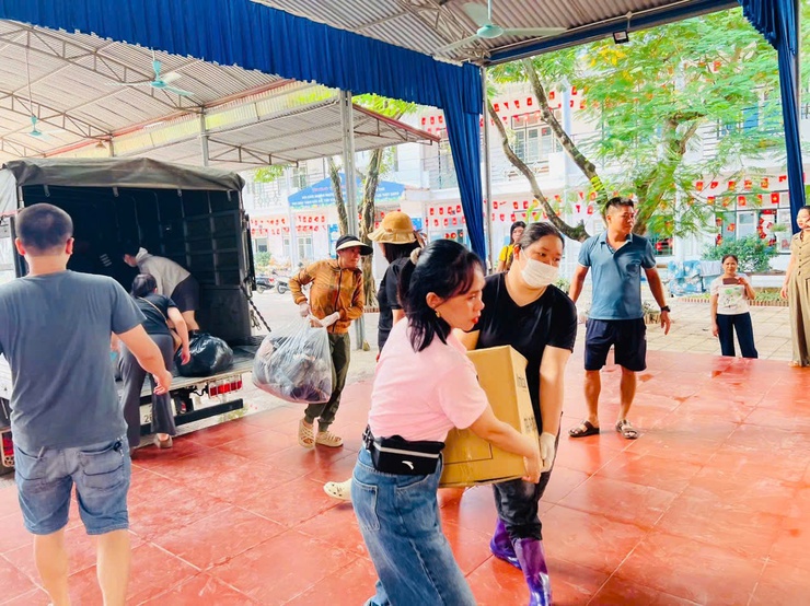 TẤM LÒNG THIÊN LỘC HƯỚNG VỀ MIỀN BẮC: 10 CHUYẾN XE NGHĨA TÌNH CỦA KHỐI GIÁO DỤC CHÍNH THỨC KHỞI HÀNH- Ảnh 18.