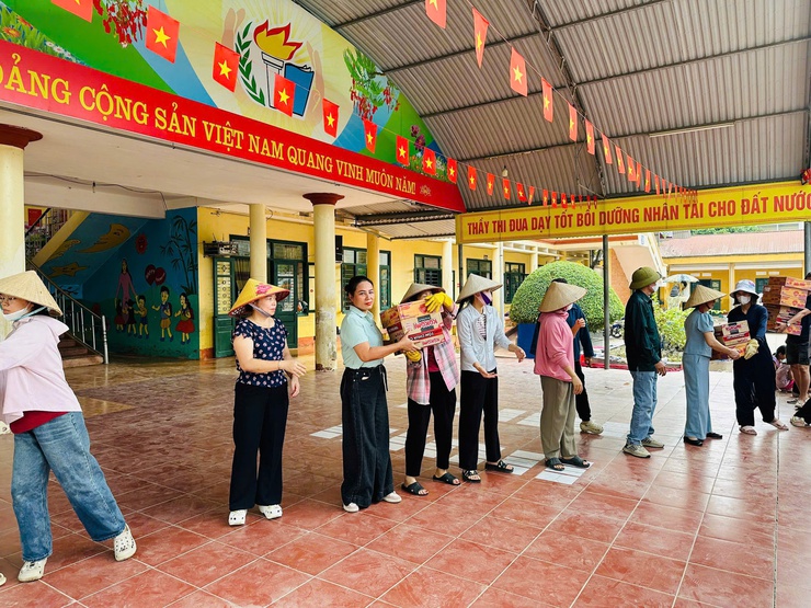 TẤM LÒNG THIÊN LỘC HƯỚNG VỀ MIỀN BẮC: 10 CHUYẾN XE NGHĨA TÌNH CỦA KHỐI GIÁO DỤC CHÍNH THỨC KHỞI HÀNH- Ảnh 16.