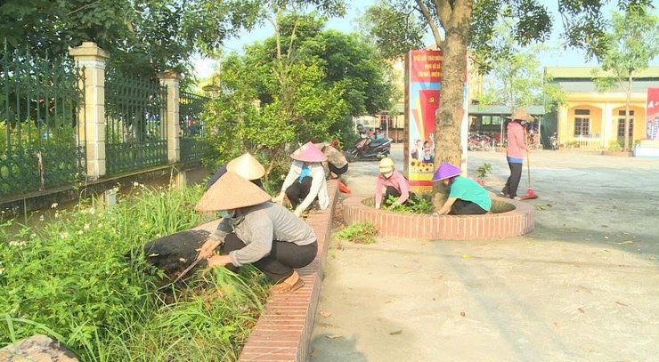 Xã Phúc Lộc ra quân tổng vệ sinh môi trường chào mừng Đại hội Đảng bộ thành phố lần thứ XVIII và thực hiện Nghị quyết Đảng ủy xã về bảo vệ môi trường- Ảnh 5.