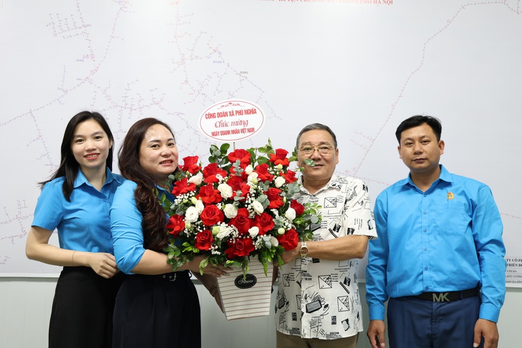 Công đoàn xã Phú Nghĩa chúc mừng các Công ty, Doanh nghiệp nhân dịp kỷ niệm Ngày Doanh nhân Việt Nam- Ảnh 2.